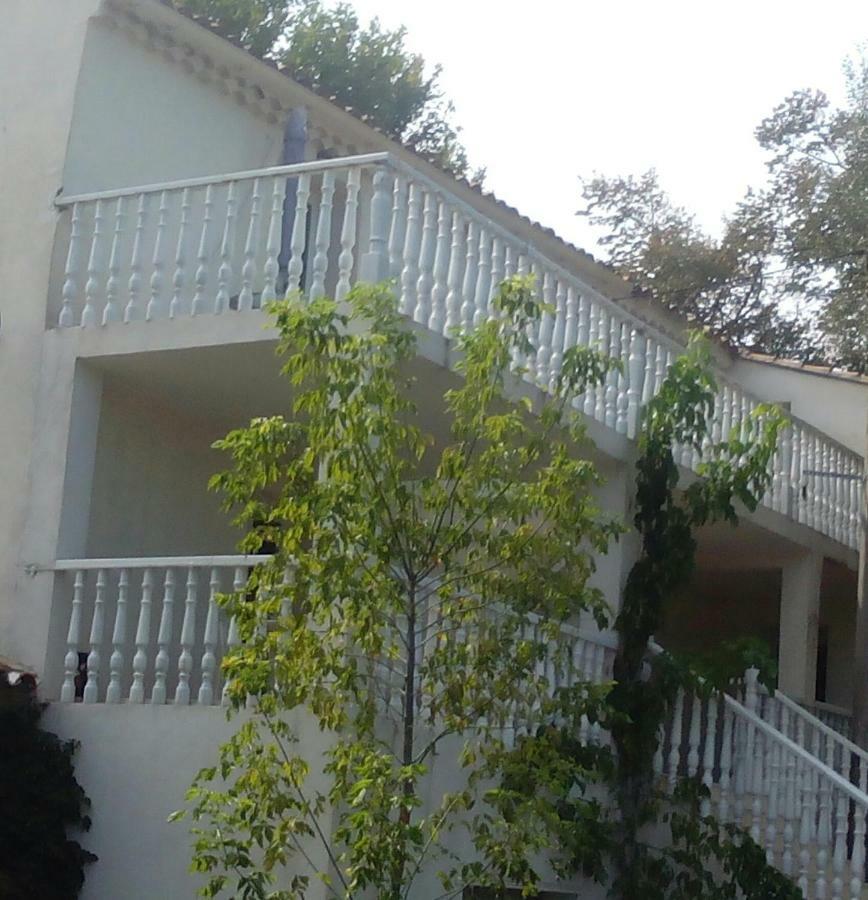 Bed and Breakfast Au Pays Du Ventoux Le Thor Exterior foto